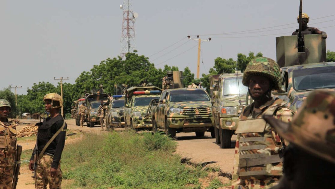 Des renforts de l’armée nigérienne se dirigent vers la base militaire française à Niamey